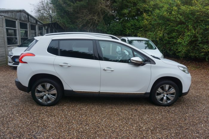 Peugeot 2008 8